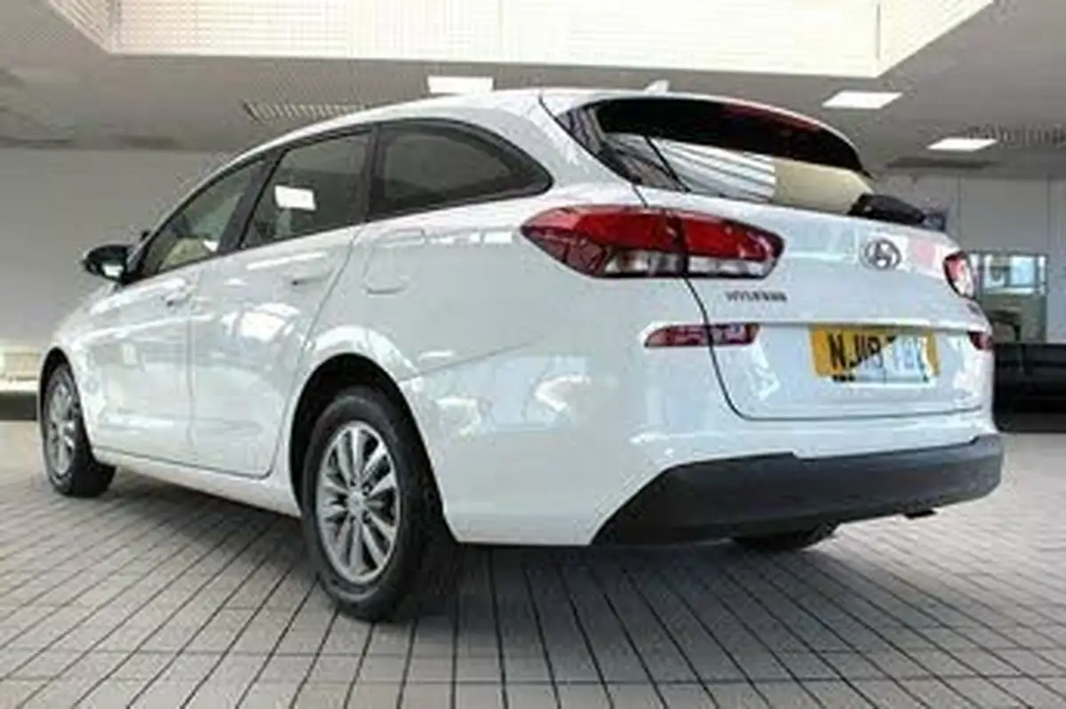 2018-hyundai-i30-10-t-gdi-isg-tourer-big-11