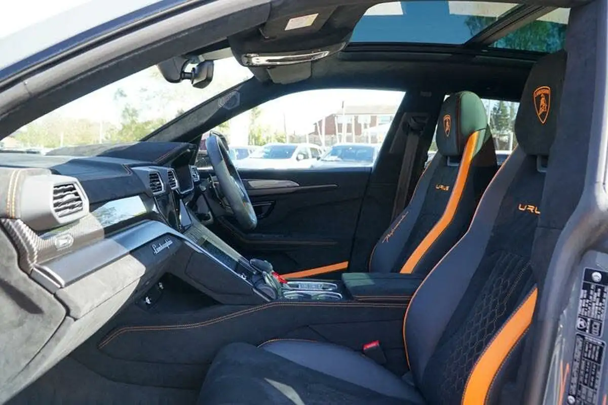 2024-lamborghini-urus-40-no-trim-big-6