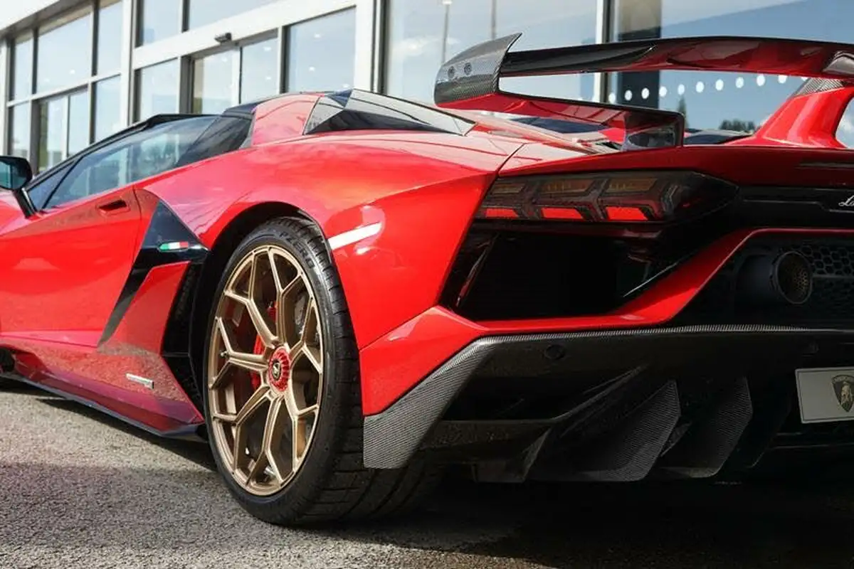 2021-lamborghini-aventador-65-svj-roadster-big-13