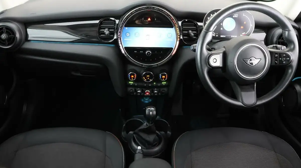 2021-mini-cooper-15-cooper-classic-hatchback-3d-big-12