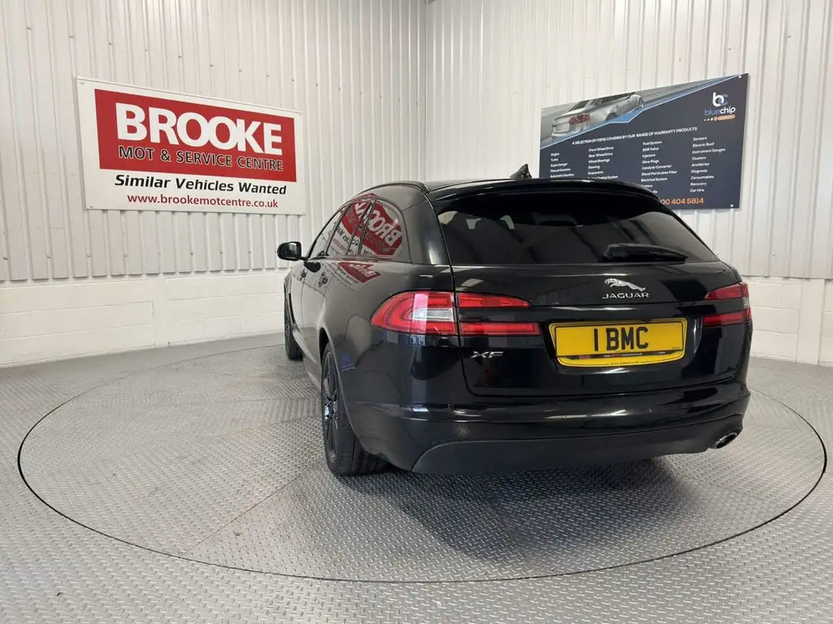2015-jaguar-xf-22td-r-sport-black-sportbrake-5d-big-3