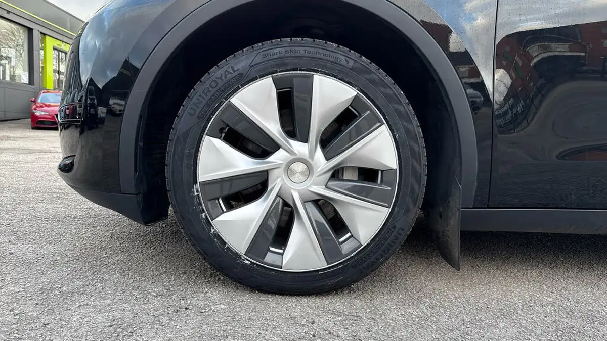 2022-tesla-model-y-e-rwd-big-16