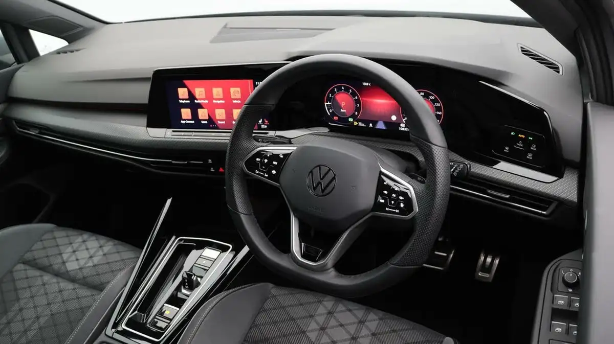 2024-volkswagen-golf-15-etsi-r-line-evo-hatchback-big-9