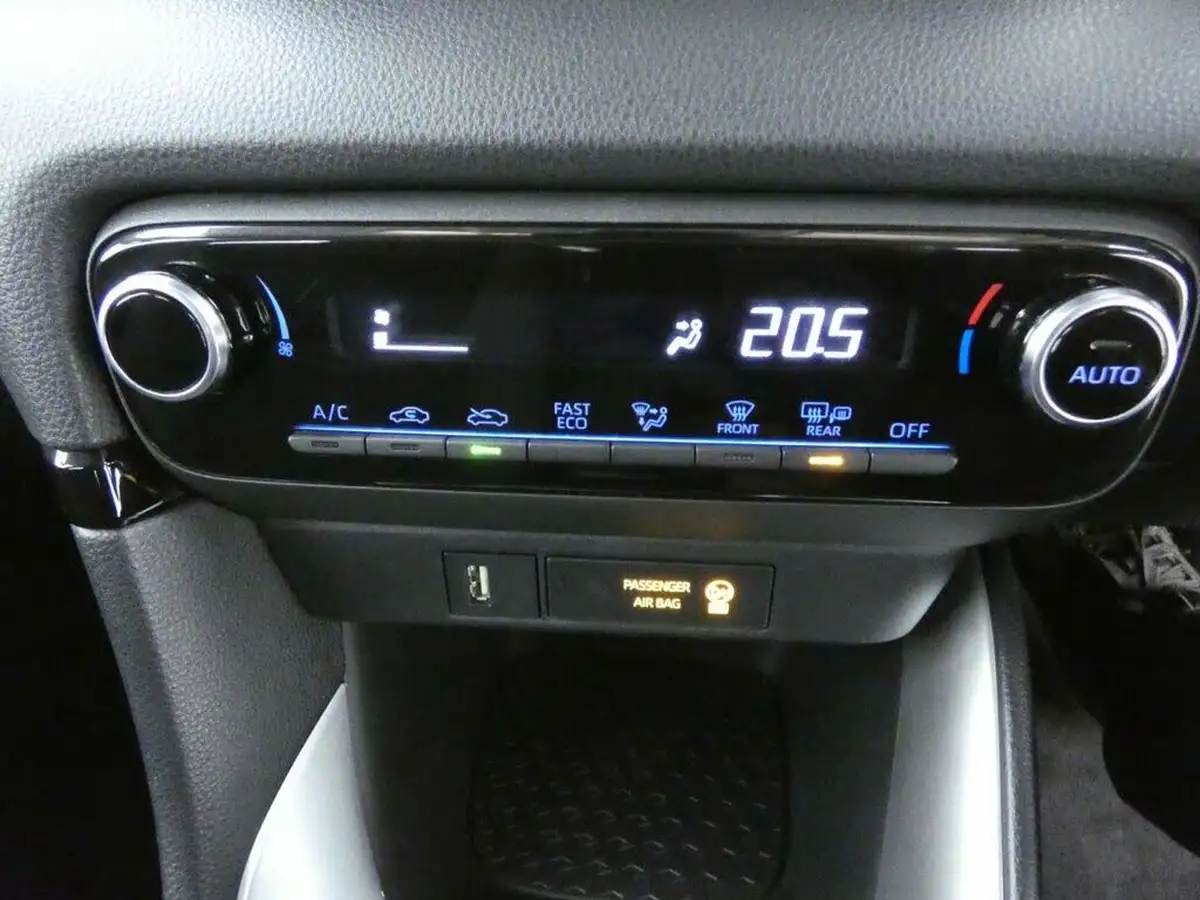 2021-toyota-yaris-15-vvt-i-icon-114bhp-hybrid-1490cc-e-cvt-big-11