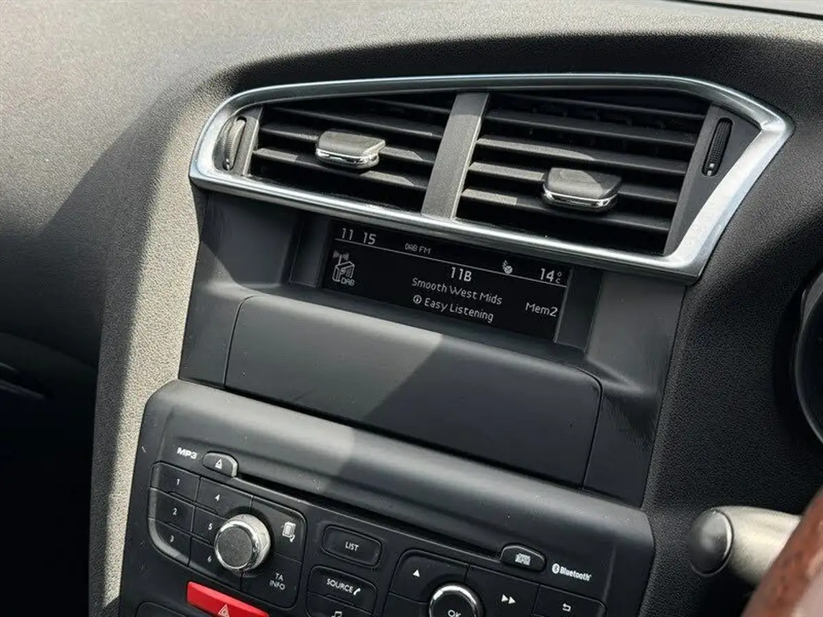 2013-citroen-c4-16td-vtr-big-17