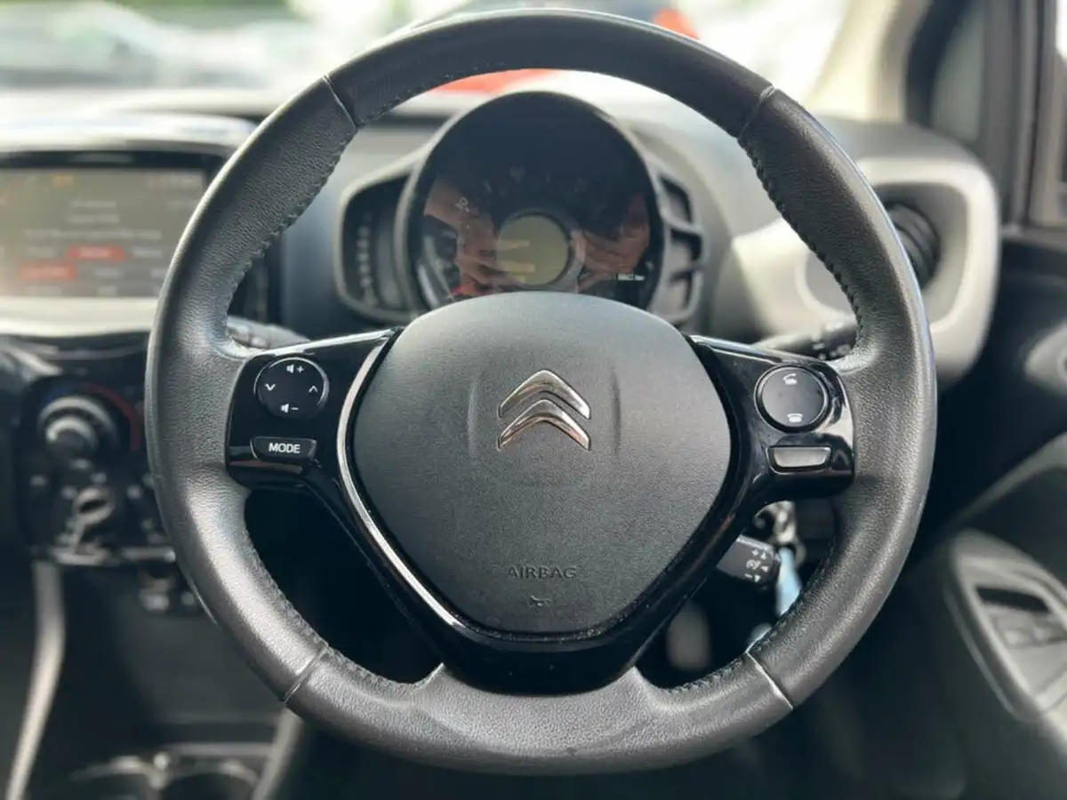 2015-citroen-c1-12-puretech-airscape-flair-3d-big-33