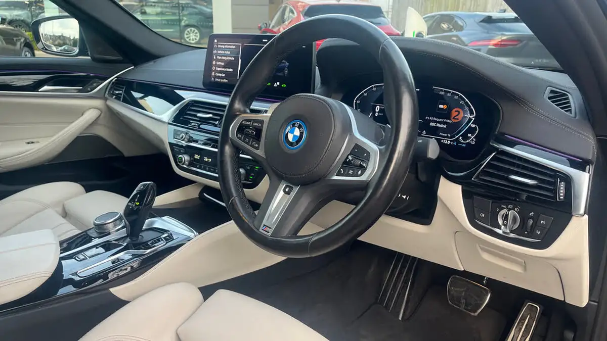 2022-bmw-5-series-20-530e-m-sport-saloon-4d-big-21