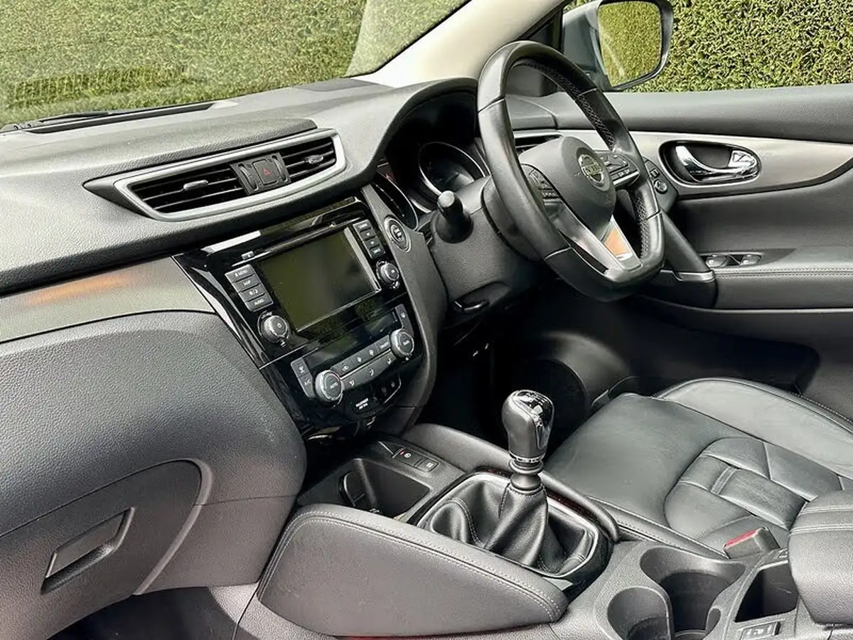 2020-nissan-qashqai-13-dig-t-n-motion-140ps-big-14