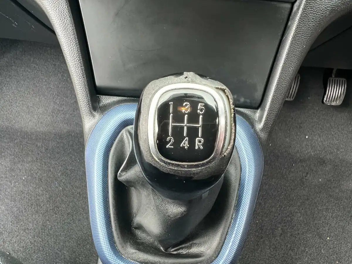 2014-hyundai-i10-10-premium-big-35