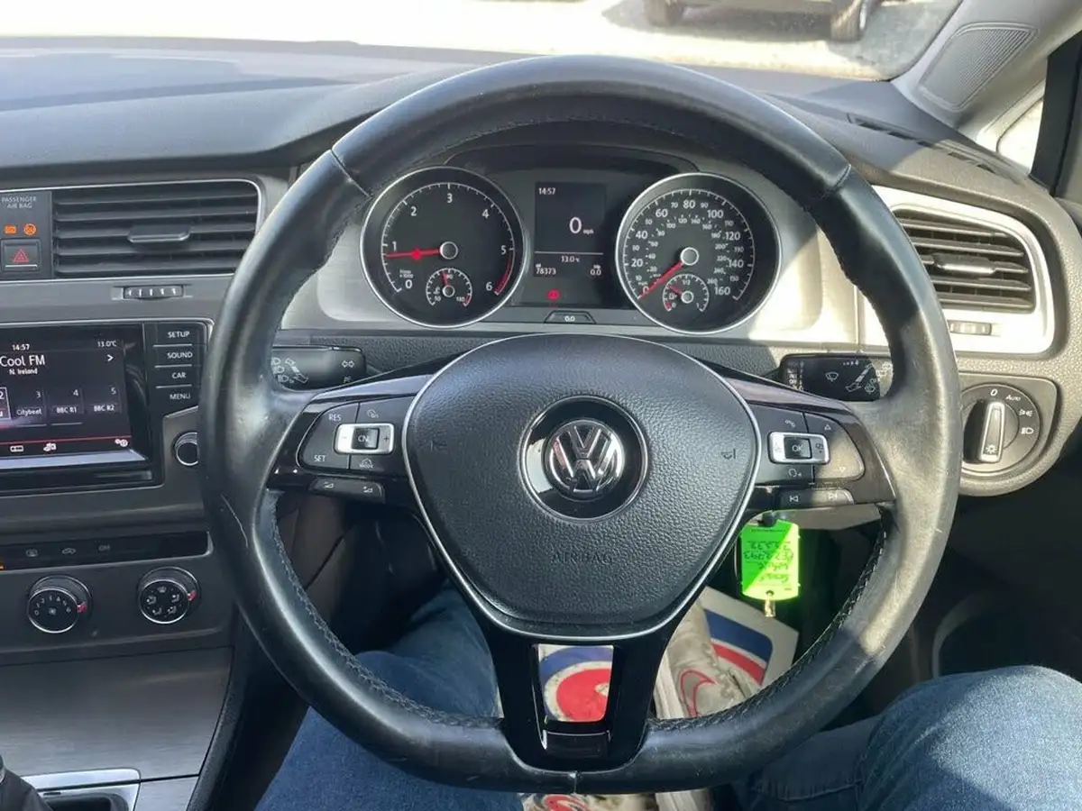 2013-volkswagen-golf-16tdi-se-ss-hatchback-5d-big-10
