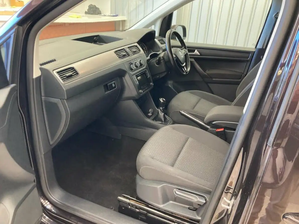 2017-volkswagen-caddy-maxi-20tdi-maxi-102ps-c20-window-van-5-seats-1968cc-big-19