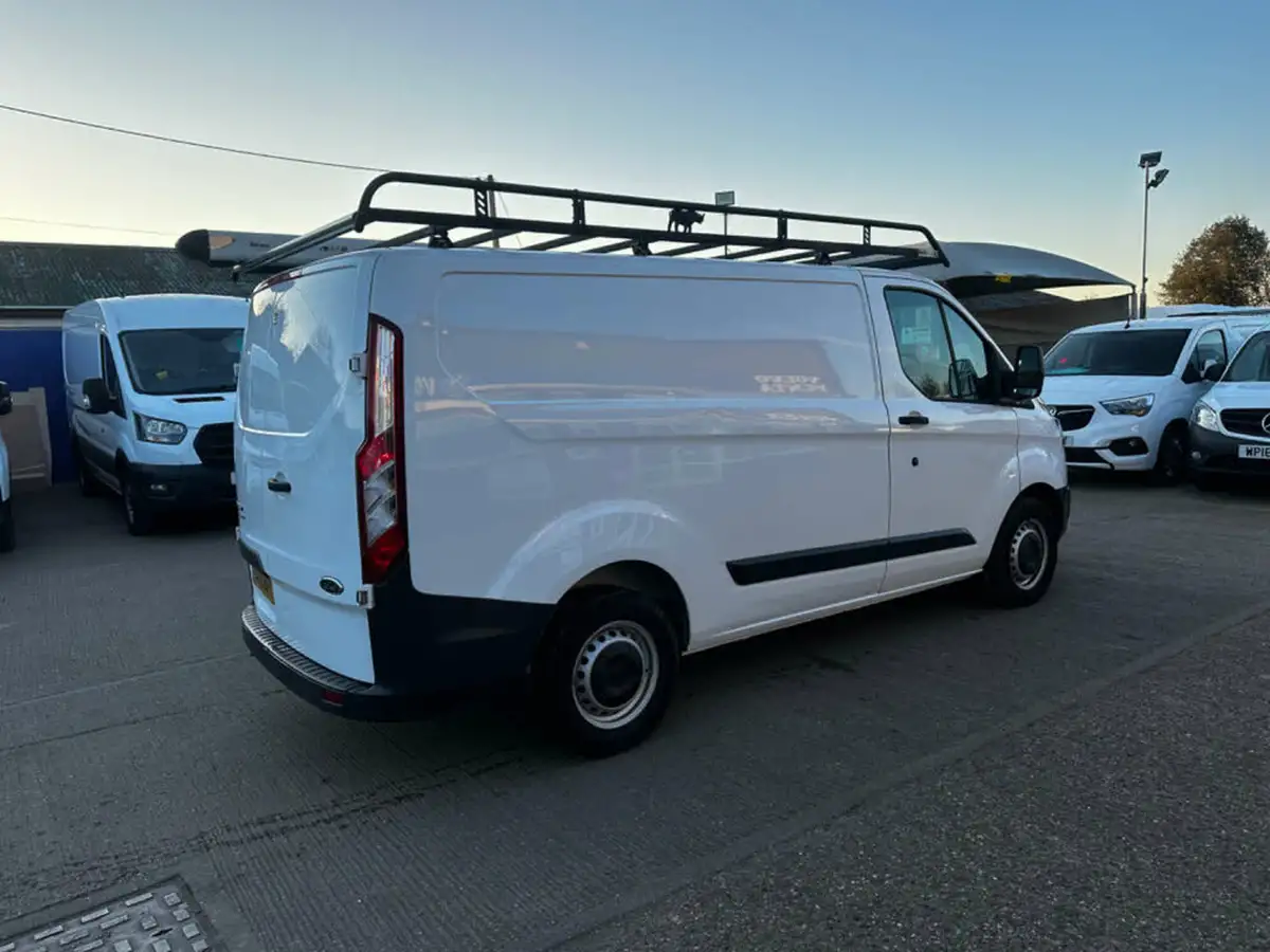 2018-ford-transit-custom-20tdci-290-l1h1-105pseu6-panel-van-big-10