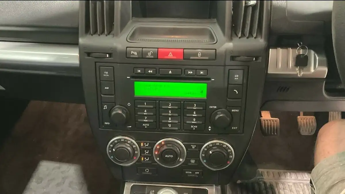 2009-land-rover-freelander-2-22td-xs-5d-big-10