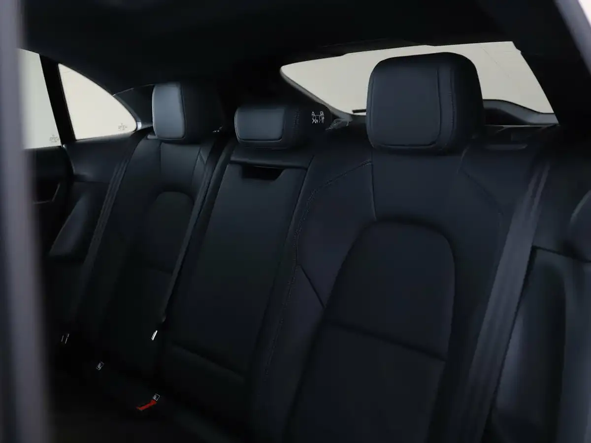 2025-porsche-macan-e-electric-big-10