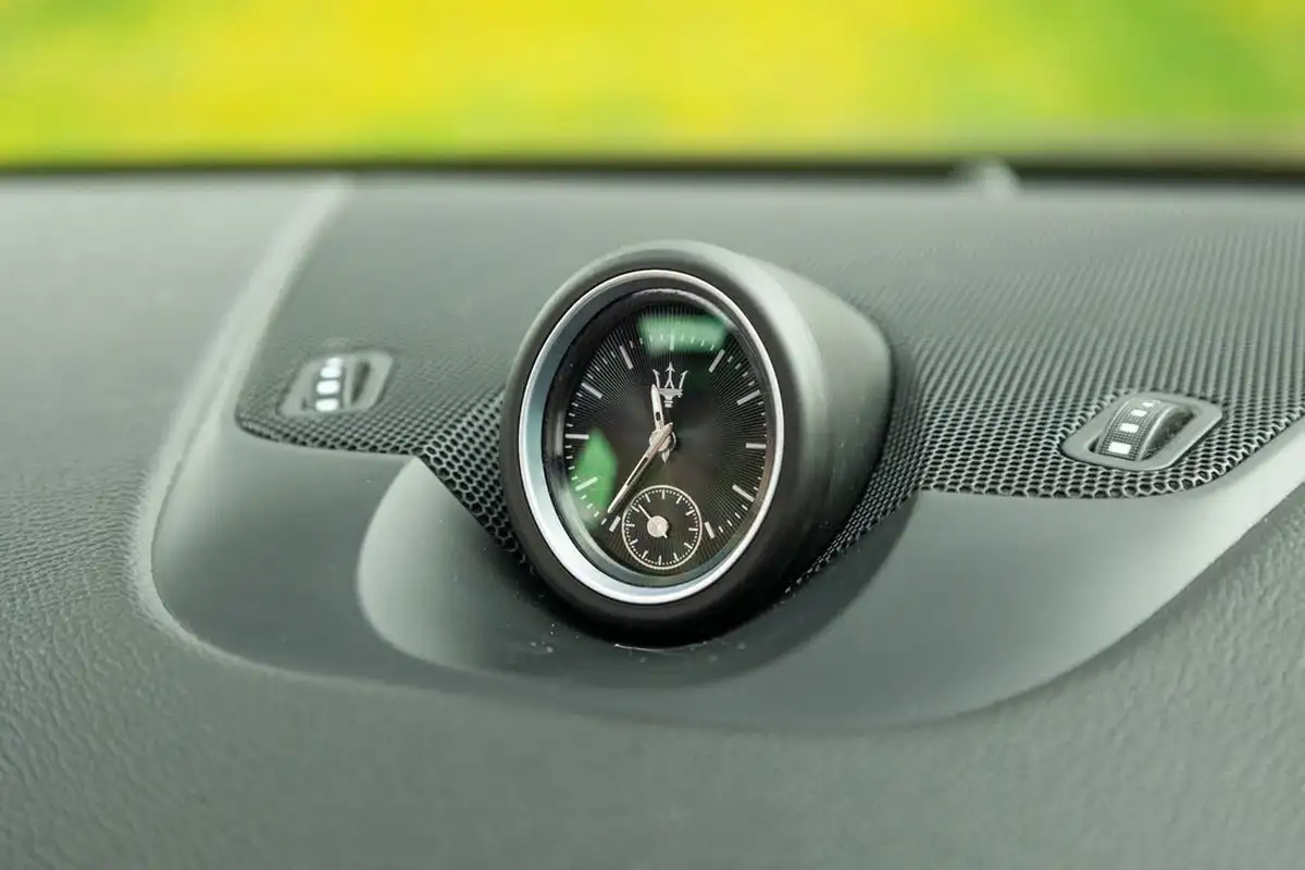 2021-maserati-levante-30-gransport-big-28