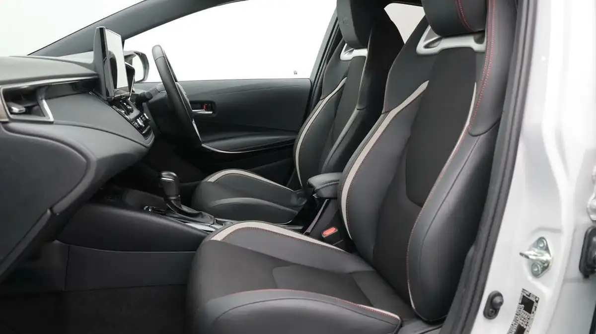 2023-toyota-corolla-18-vvt-i-gr-sport-138bhp-hatchback-big-14