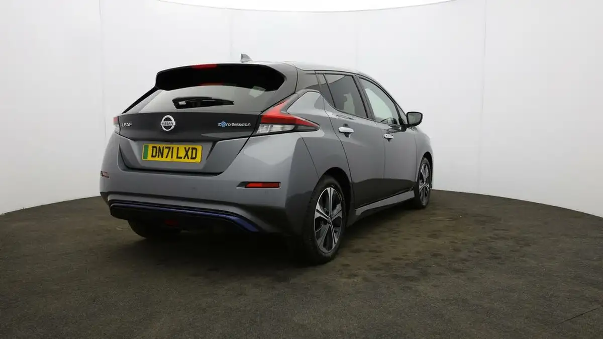 2021-nissan-leaf-e-tekna-big-52