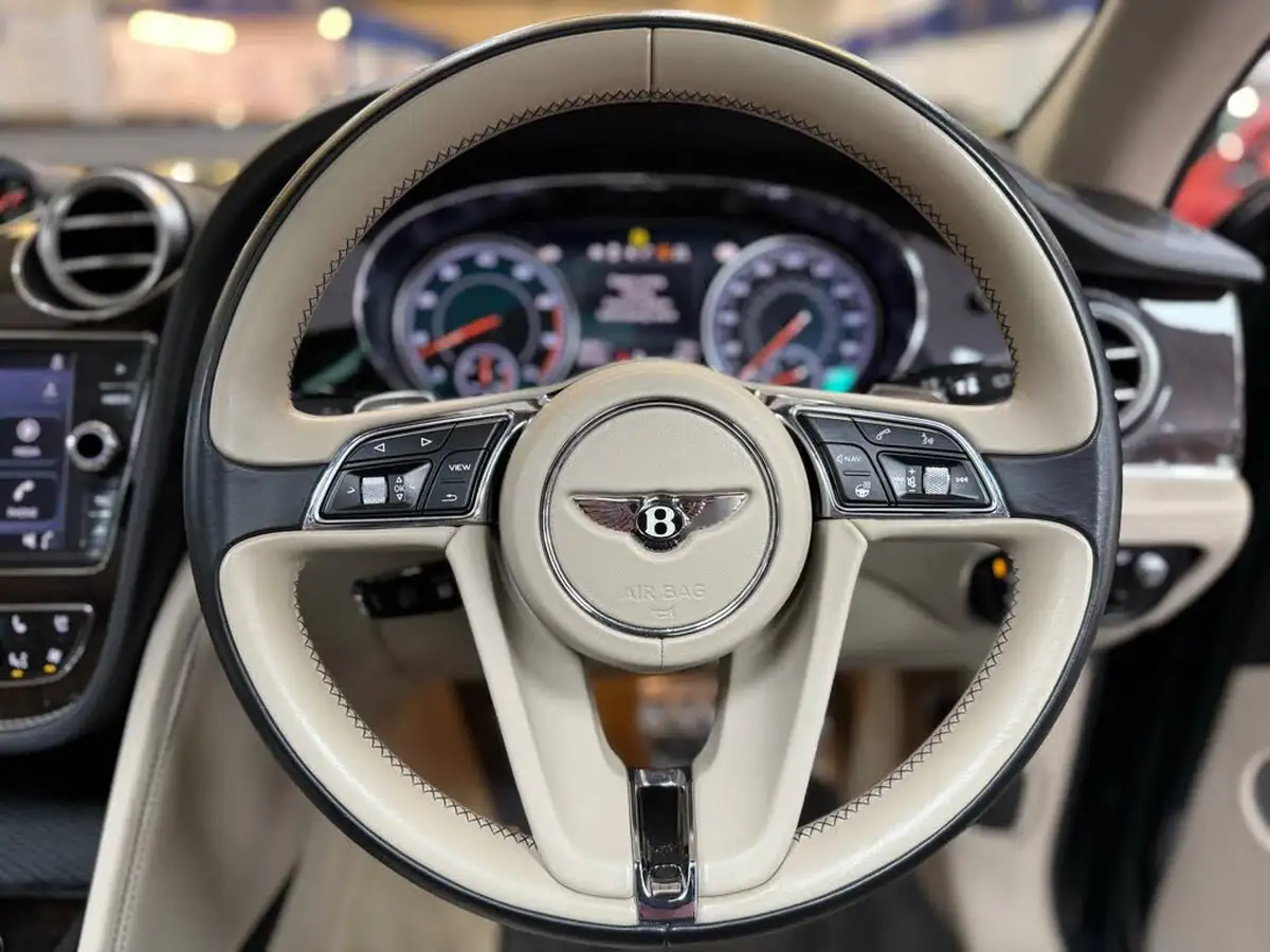 2016-bentley-bentayga-60-w12-big-31
