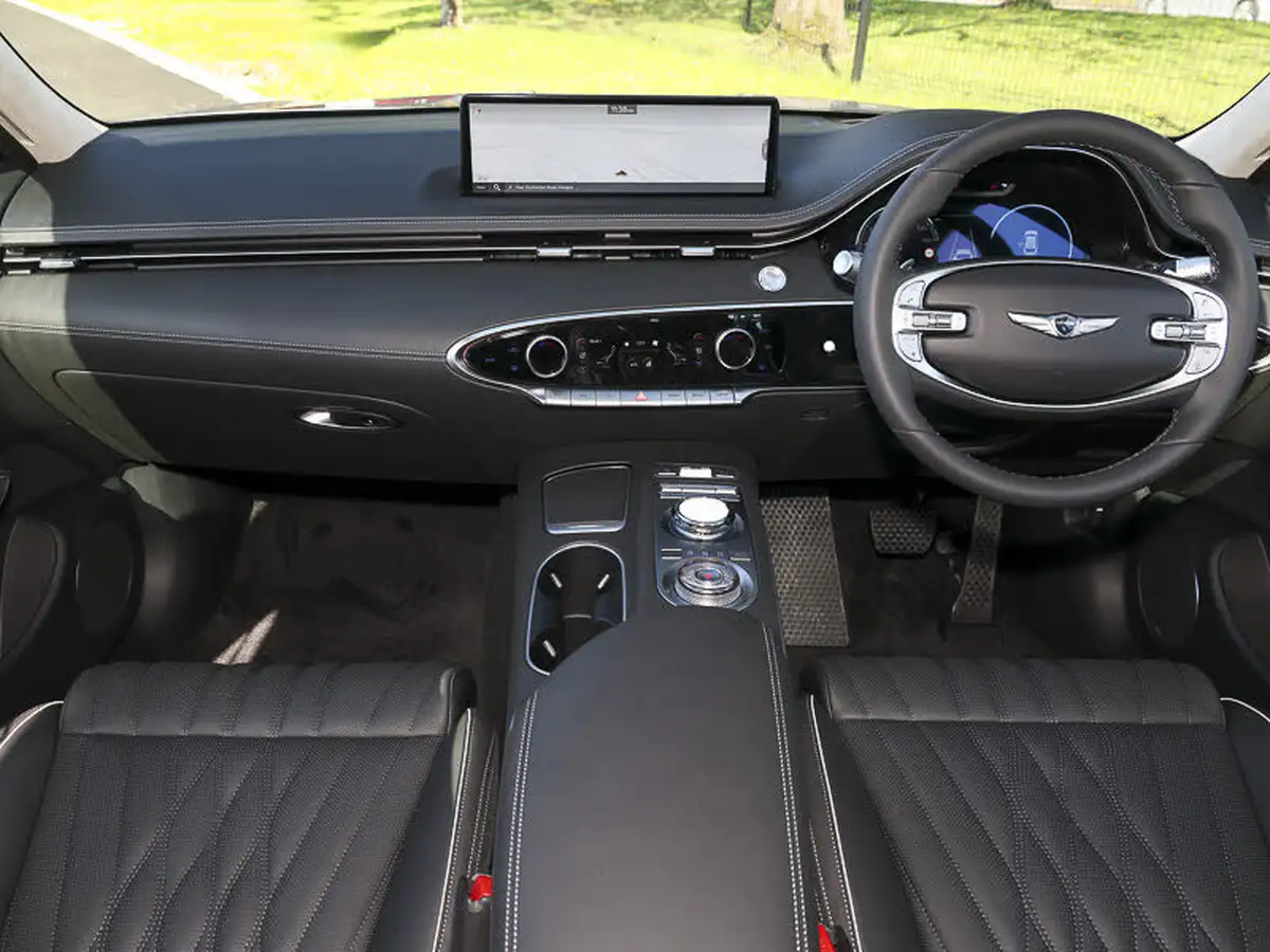 2025-genesis-gv70-big-2