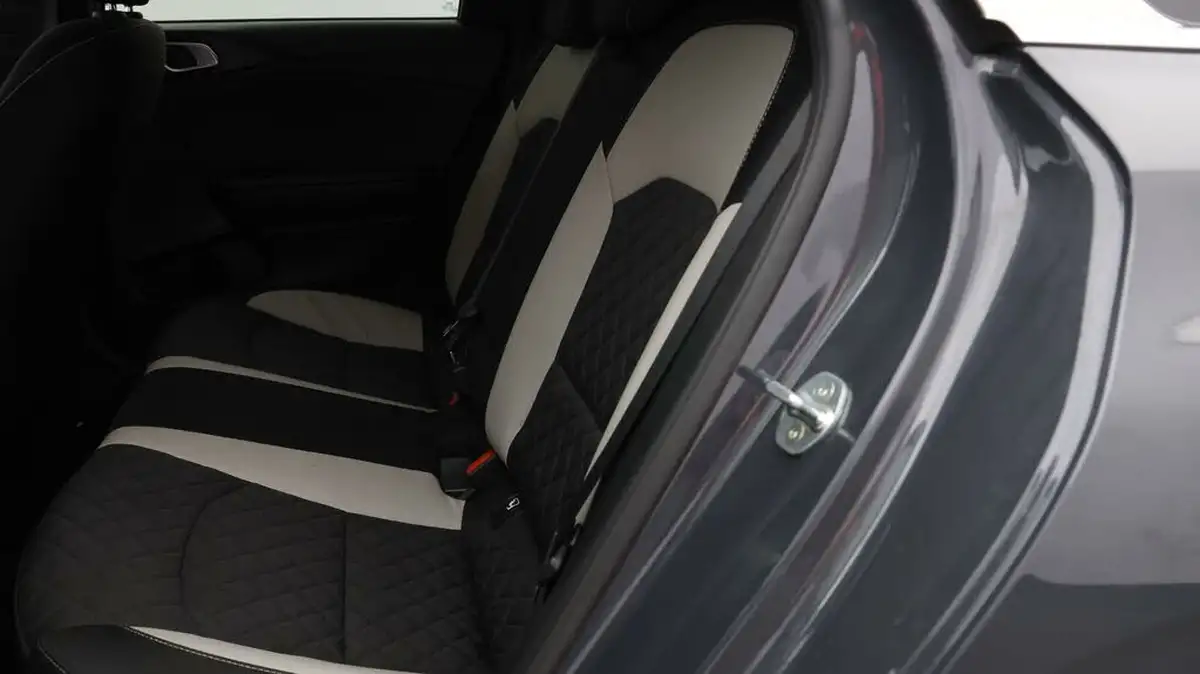 2021-kia-pro-ceed-15-t-gdi-gt-line-big-15