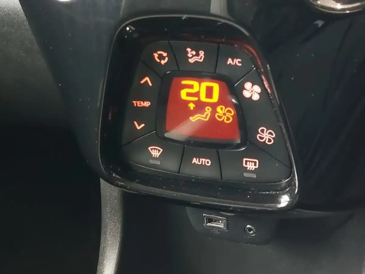 2017-toyota-aygo-10-vvt-i-x-press-71bhp-big-17