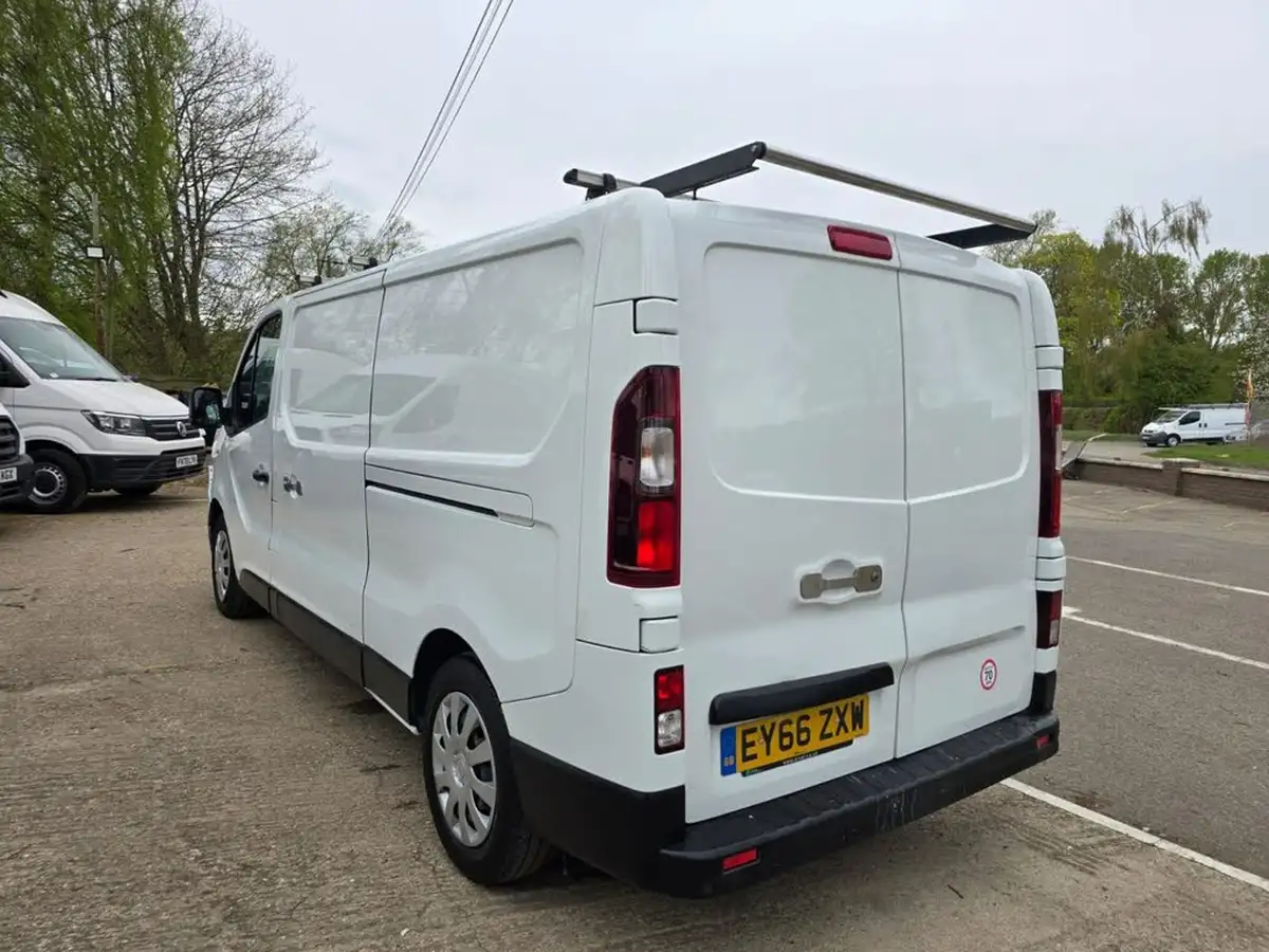 2017-renault-trafic-16dci-ll29-125-business-panel-big-5