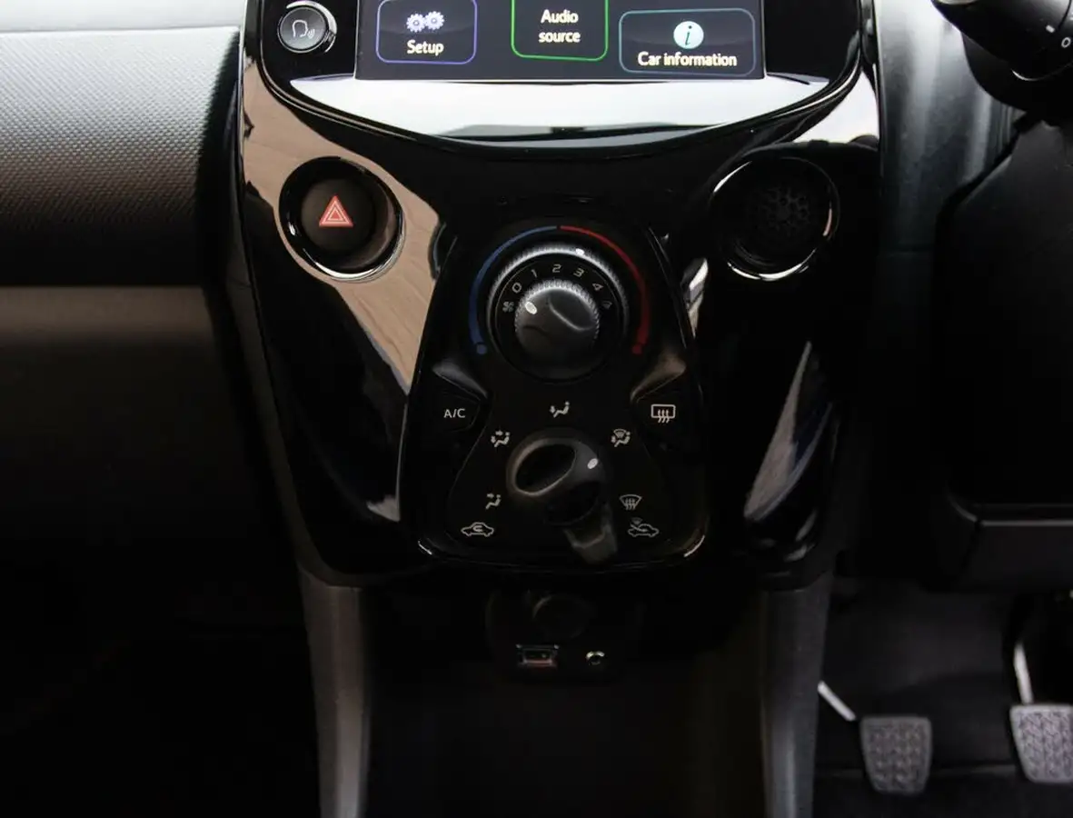 2021-citroen-c1-10-vti-shine-5d-big-33