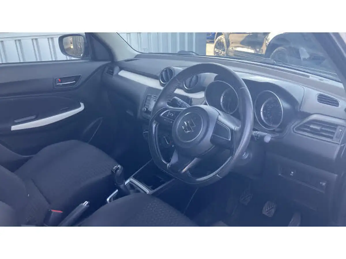 2019-suzuki-swift-12-dualjet-attitude-big-10