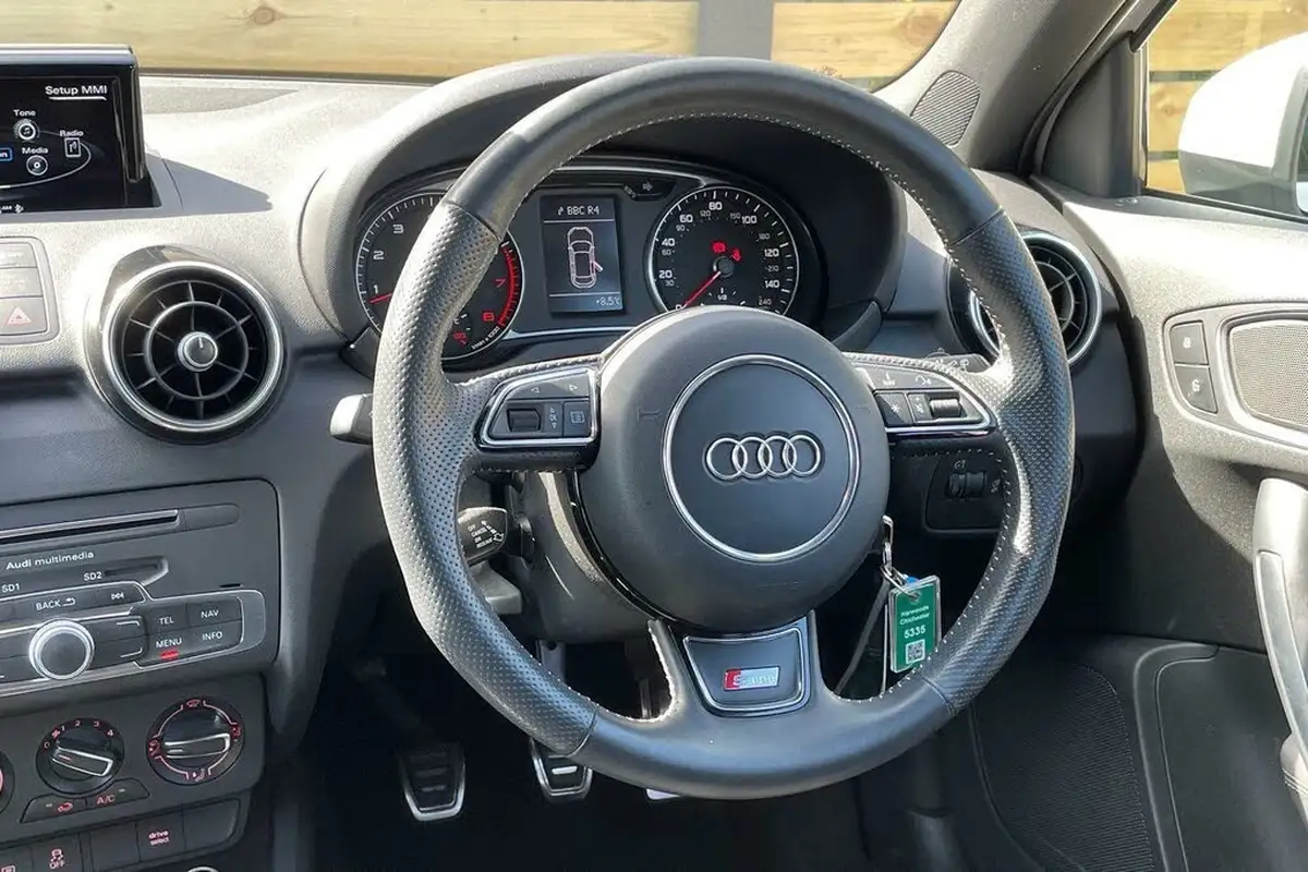 2017-audi-a1-14-tfsi-s-line-125ps-sportback-5d-big-32