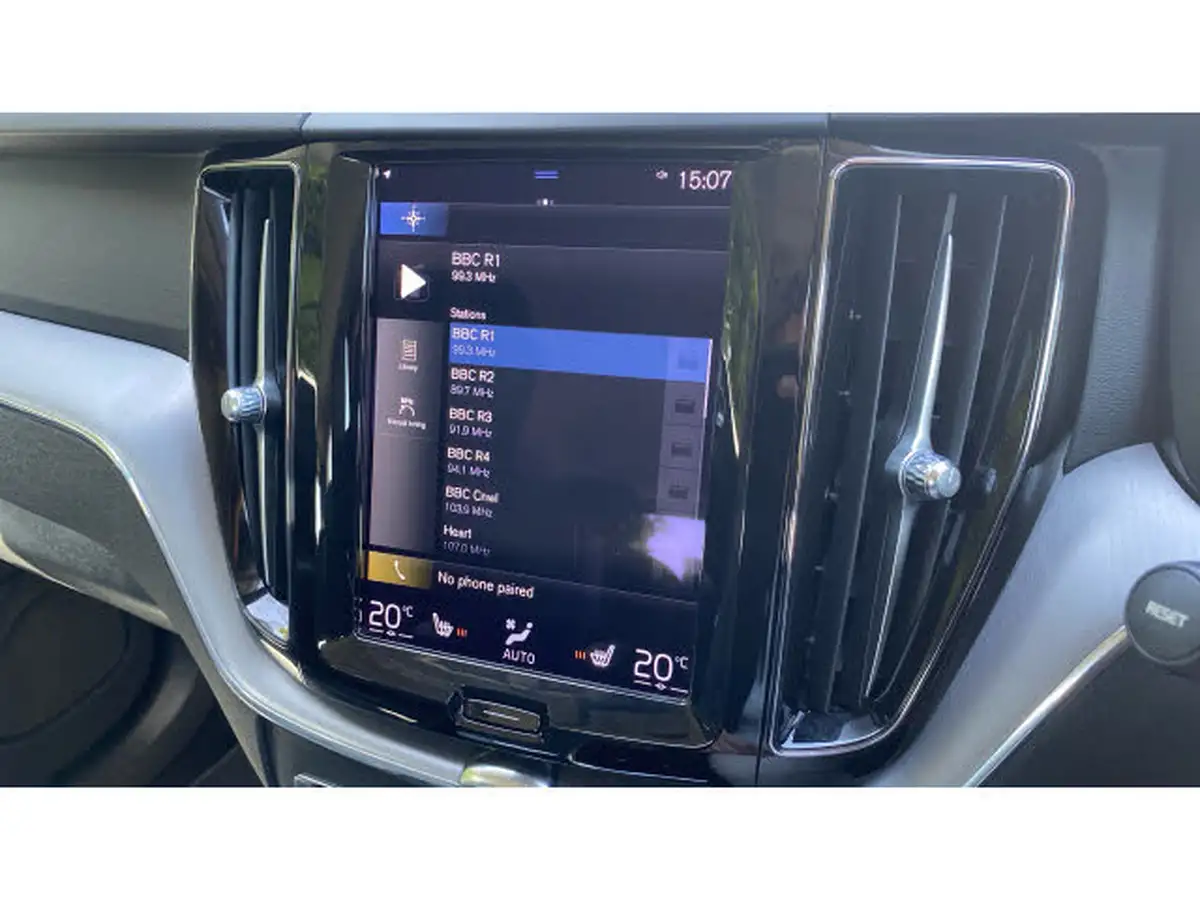 2021-volvo-xc60-20td-b4-momentum-big-29