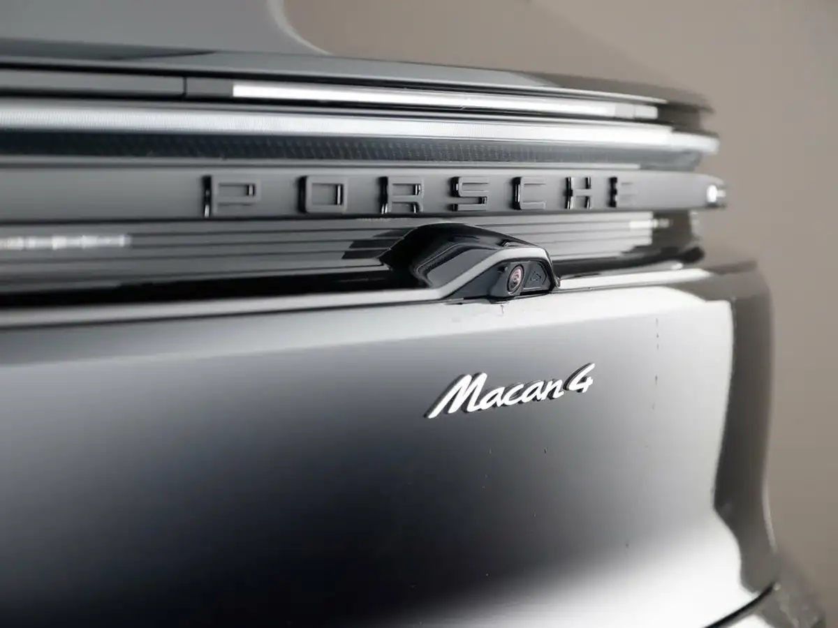 2025-porsche-macan-e-4-electric-big-38