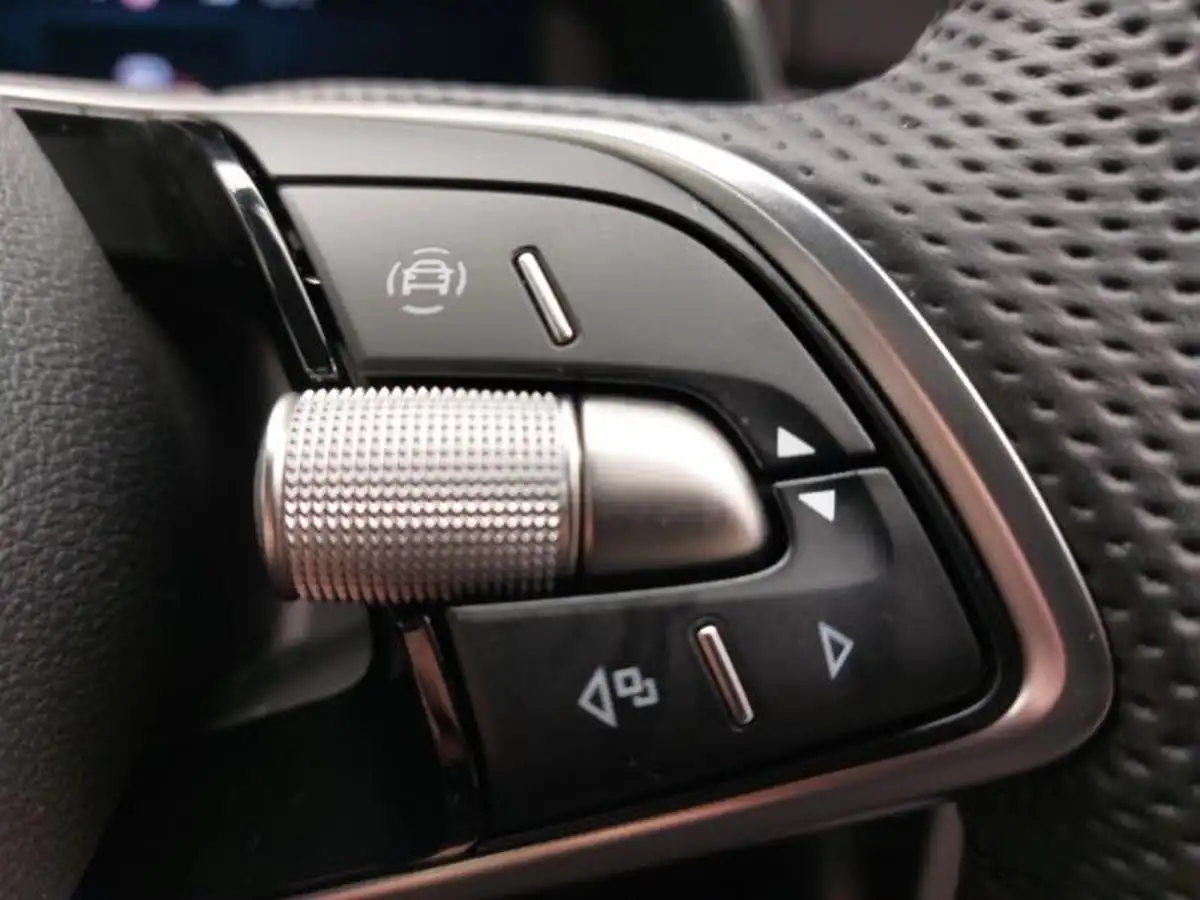 2024-skoda-kamiq-10-tsi-monte-carlo-116ps-dsg-big-18