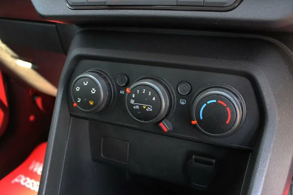 2022-dacia-sandero-10-sce-essential-big-11