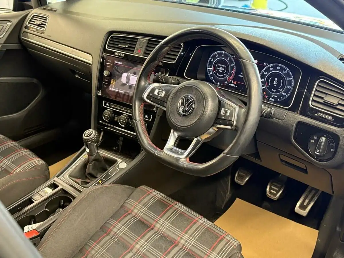 2019-volkswagen-golf-20-tsi-gti-performance-5d-big-38