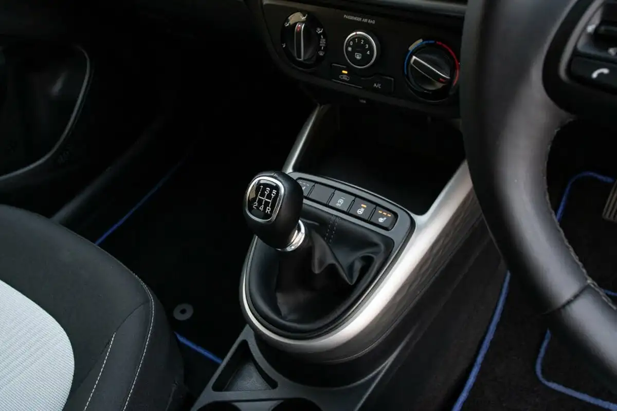 2020-hyundai-i10-10-premium-big-28