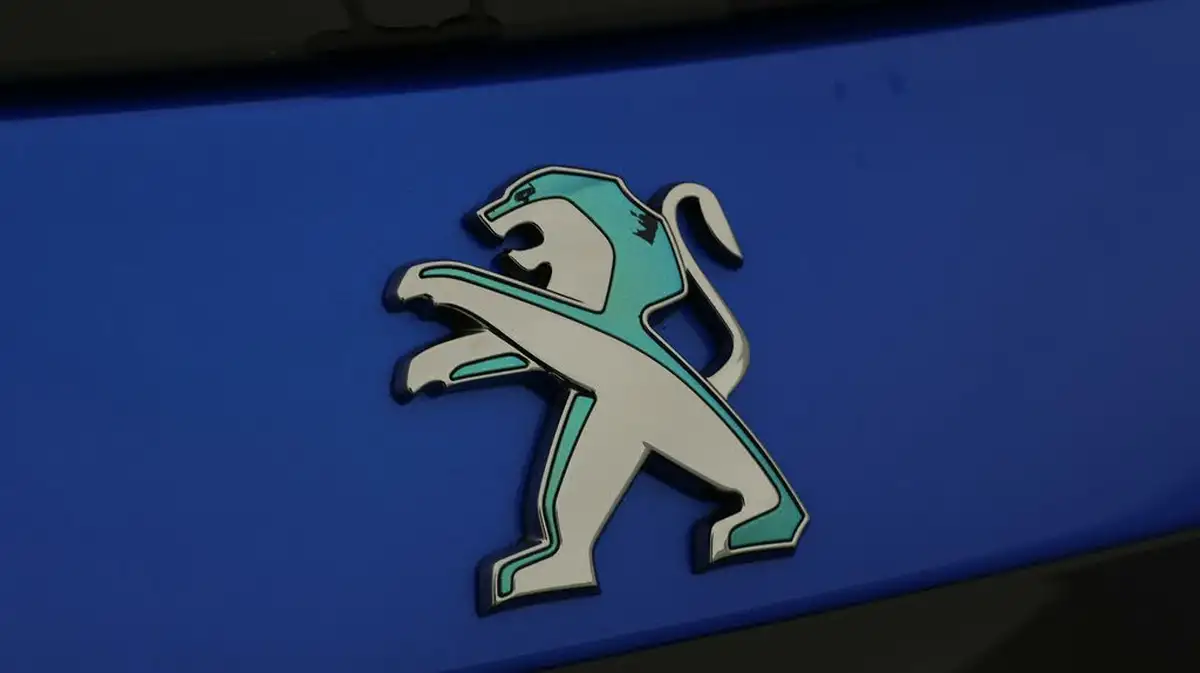 2021-peugeot-208-e-gt-50kwh-big-19