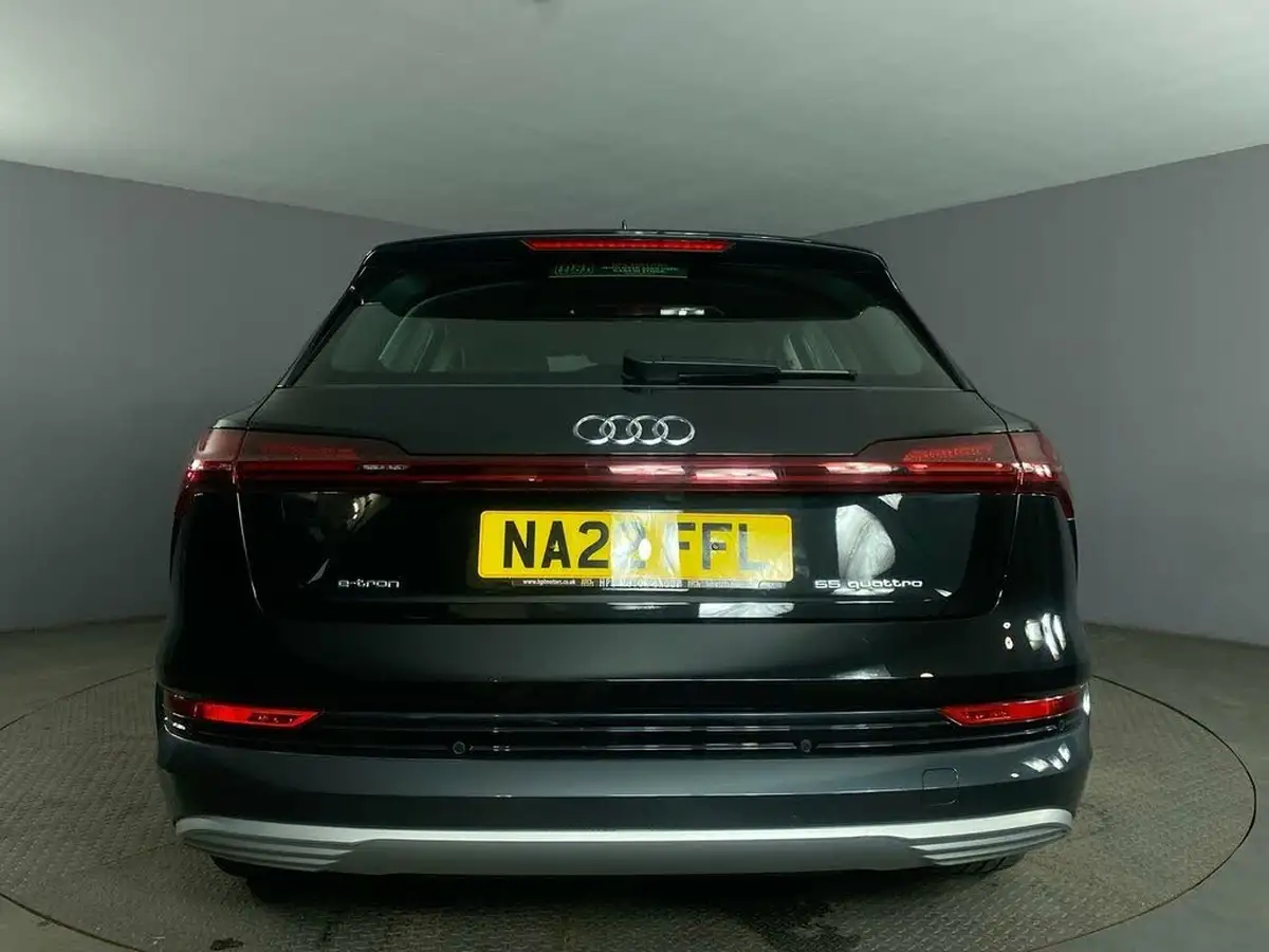 2022-audi-e-tron-55e-technik-station-wagon-big-6