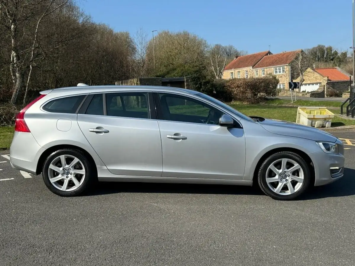 2014-volvo-v60-16td-d2-se-lux-nav-powershift-big-4