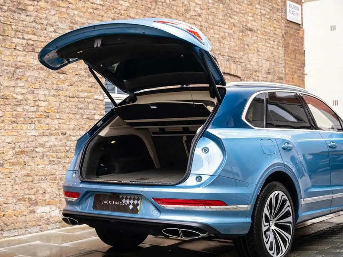2022-bentley-bentayga-40-v8-big-57