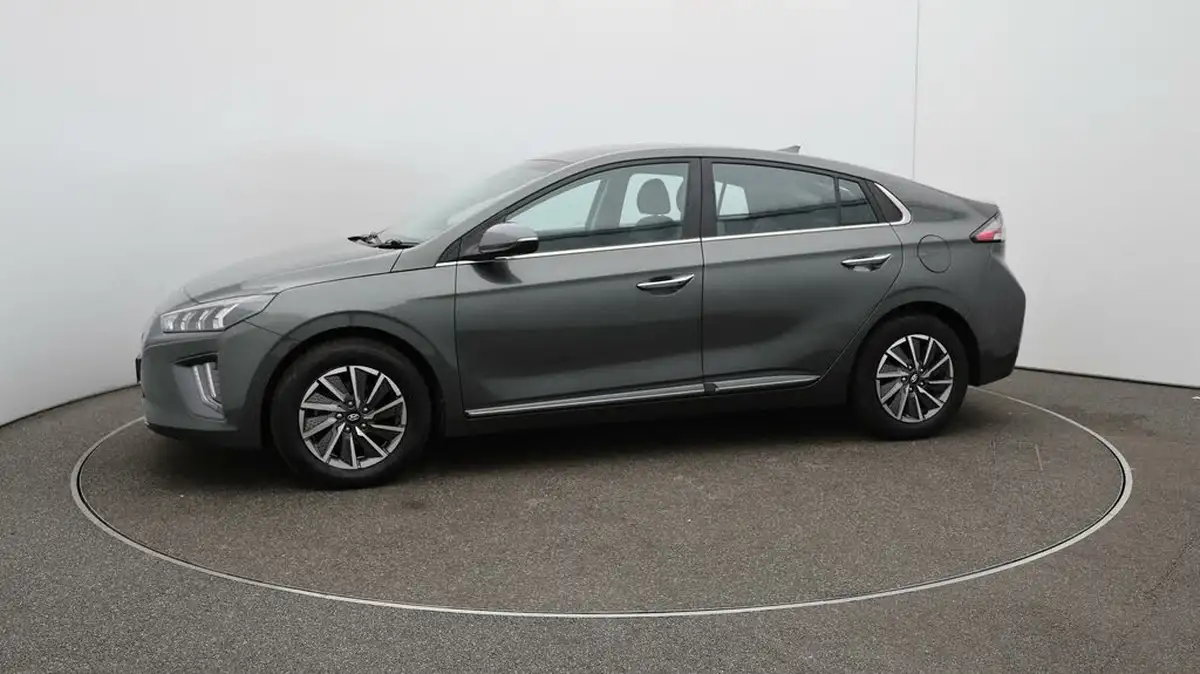 2022-hyundai-ioniq-e-premium-electric-big-59