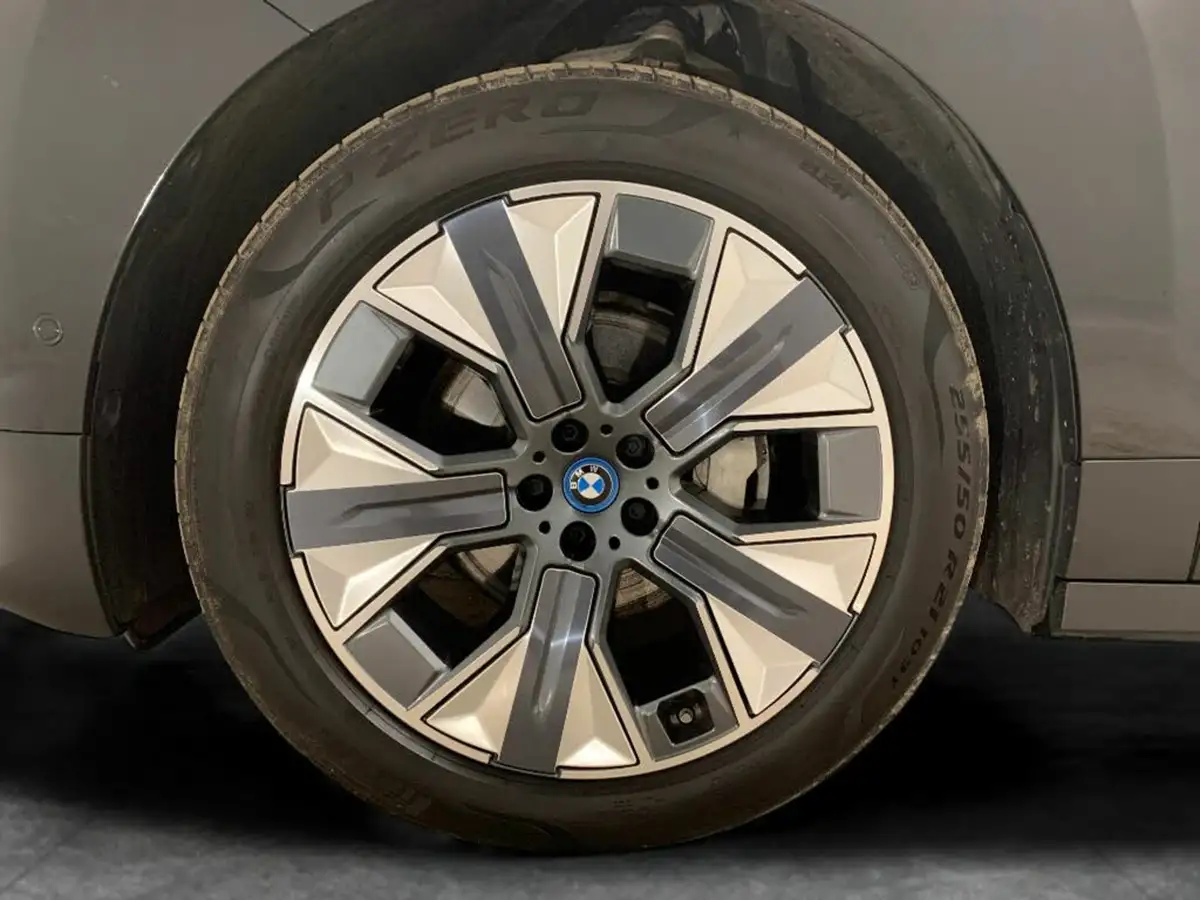 2022-bmw-ix-e-xdrive-40-sport-big-22