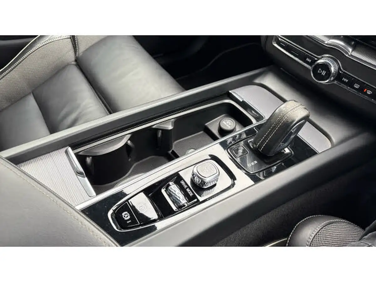 2020-volvo-xc60-20-b5-r-design-big-50