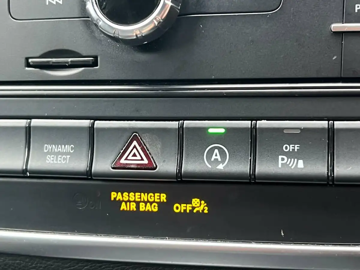 2016-mercedes-benz-cla-21d-cla-220-sport-ss-coupe-4d-big-35