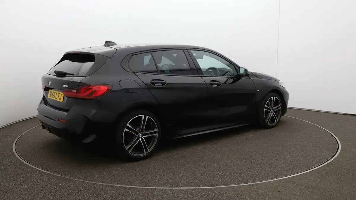 2021-bmw-1-series-15-118i-m-sport-lcp-dct-big-45