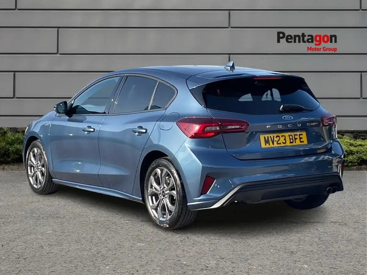2023-ford-focus-10t-st-line-125ps-hatchback-big-1