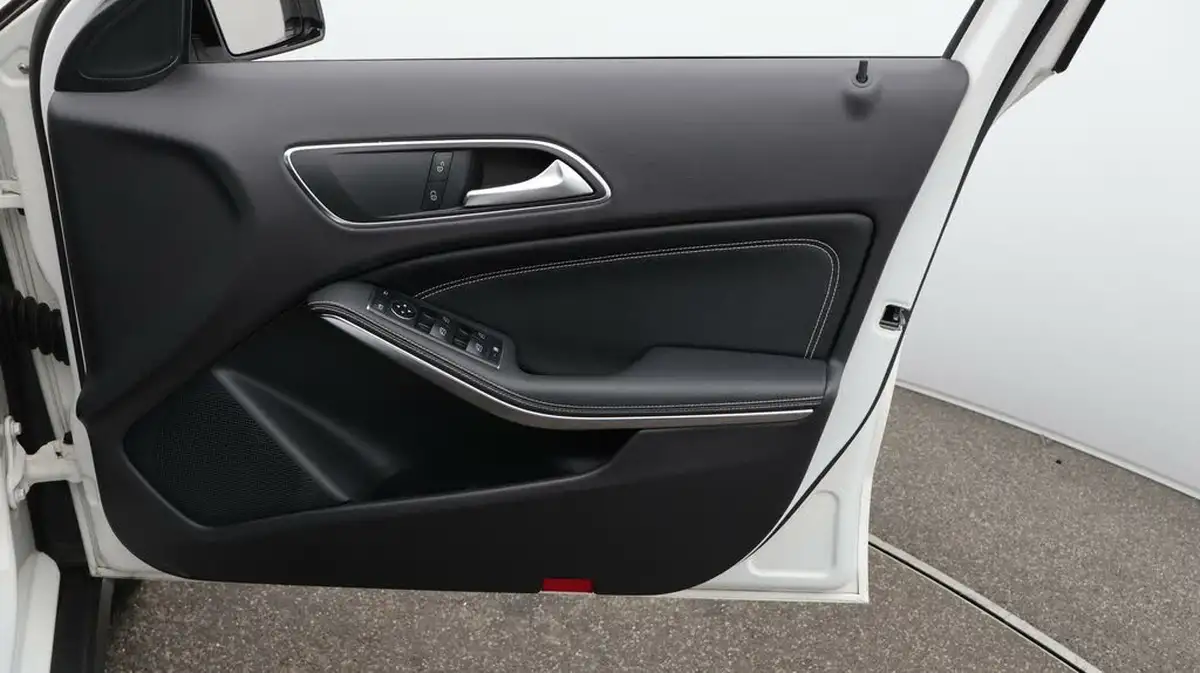 2019-mercedes-benz-gla-class-16-gla-180-urban-edition-ss-7g-dct-big-15