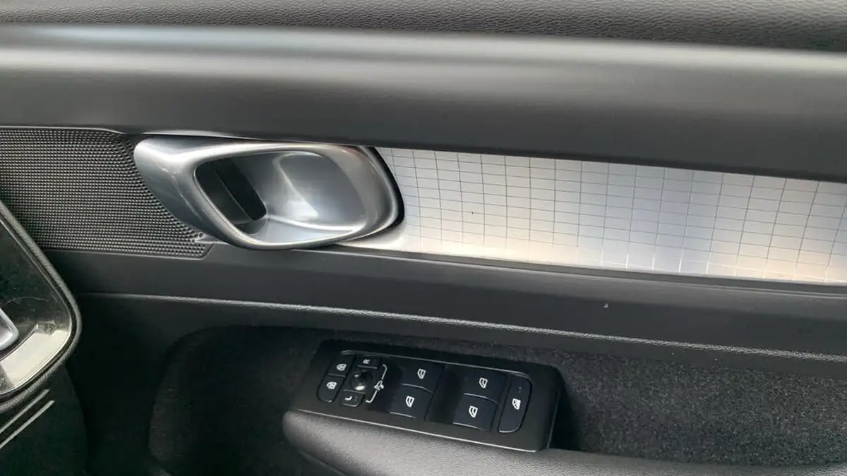 2021-volvo-xc40-15-t3-momentum-161bhp-big-21