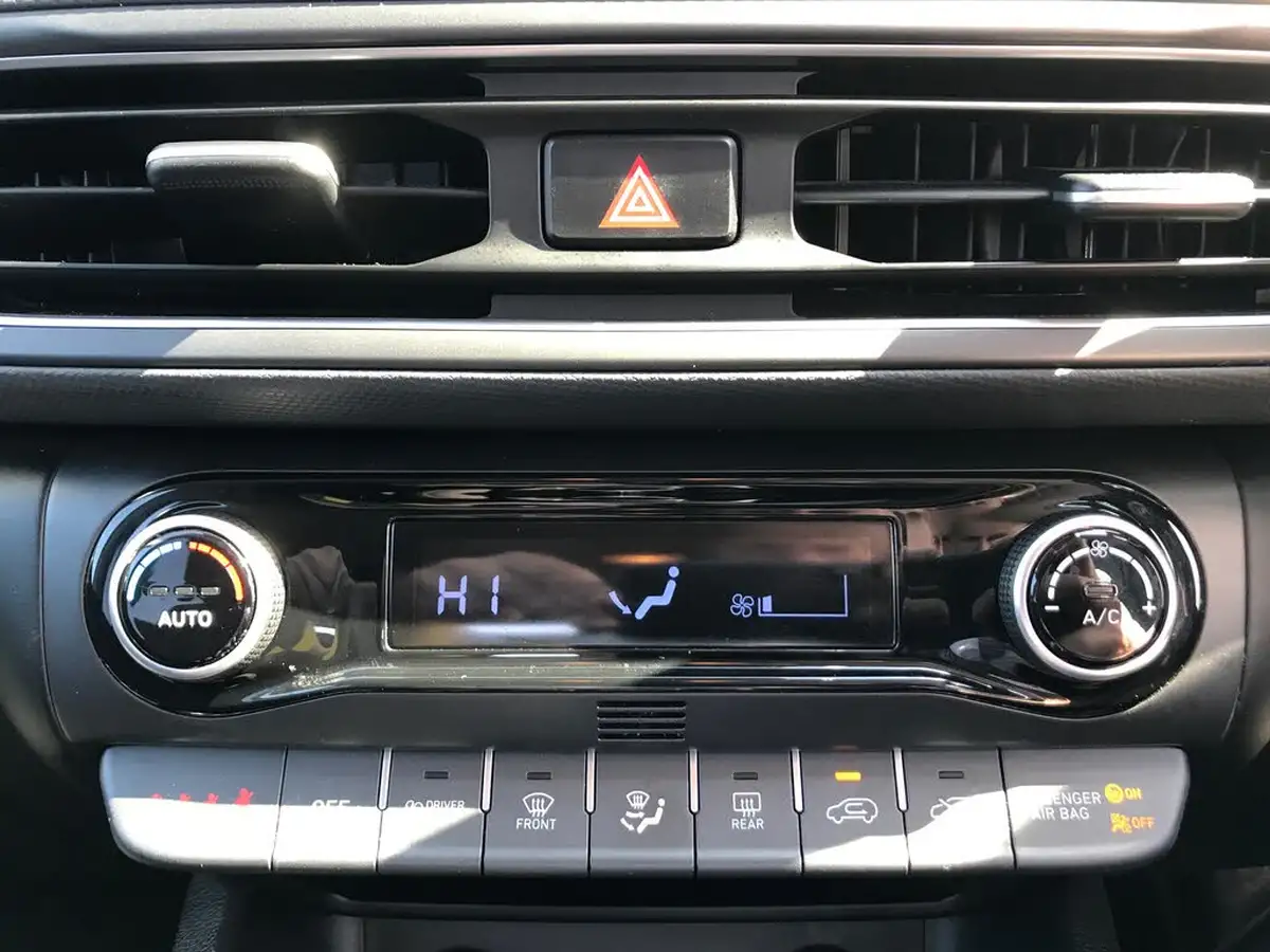 2022-hyundai-kona-16-gdi-premium-big-18