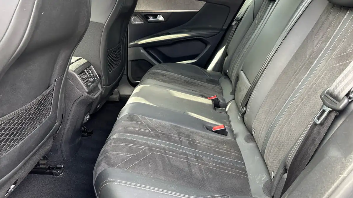 2021-peugeot-3008-suv-12-puretech-gt-premium-big-13