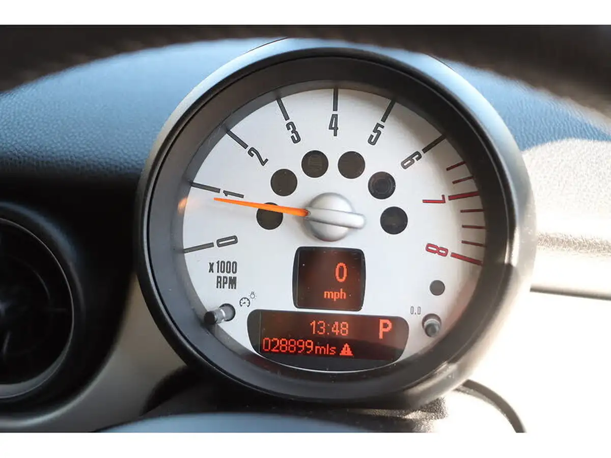 2012-mini-clubman-16-one-auto-big-12
